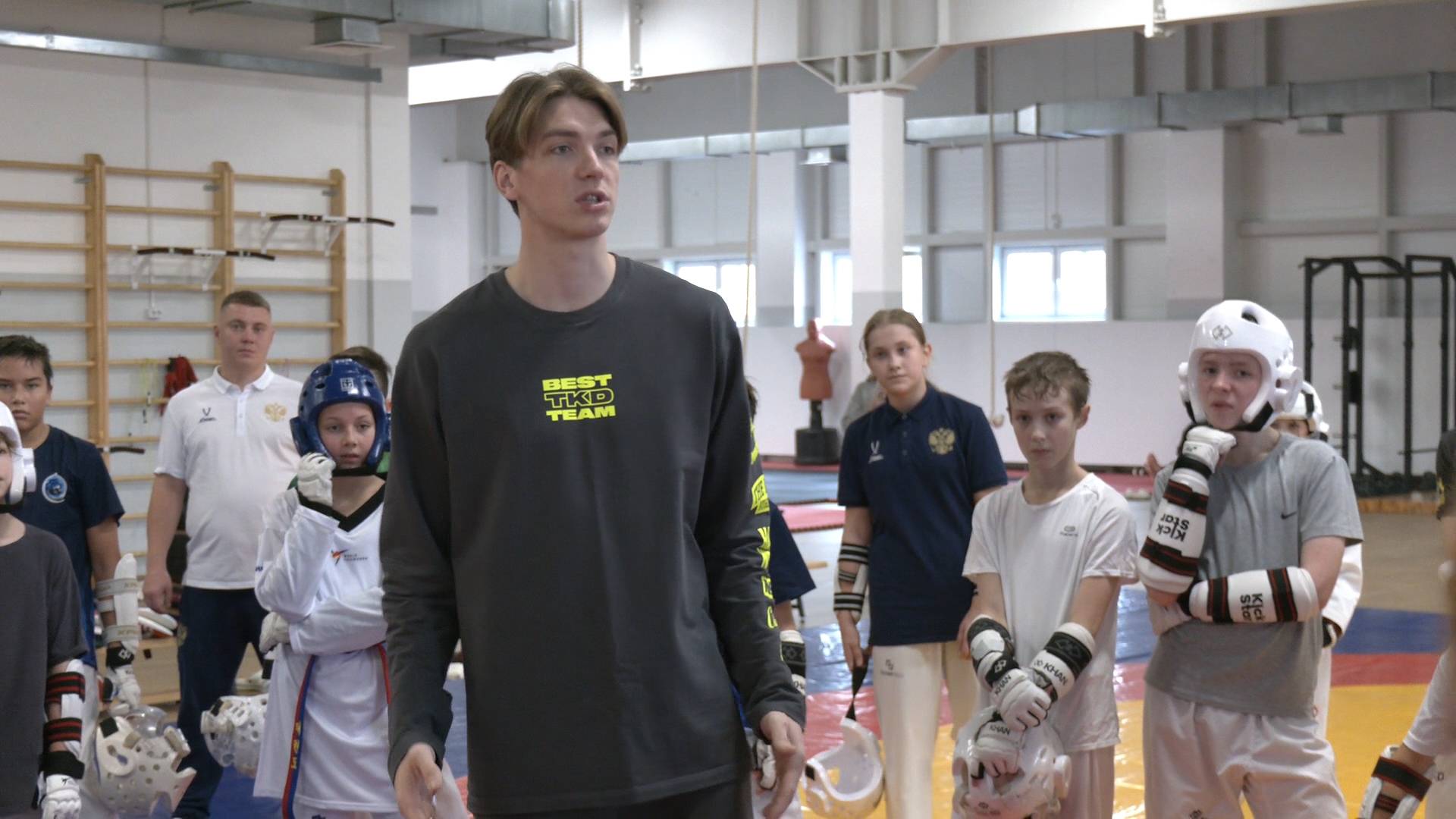 Олимпийский чемпион Храмцов провёл мастер-класс для тхэквондистов в Кургане смотреть онлайн