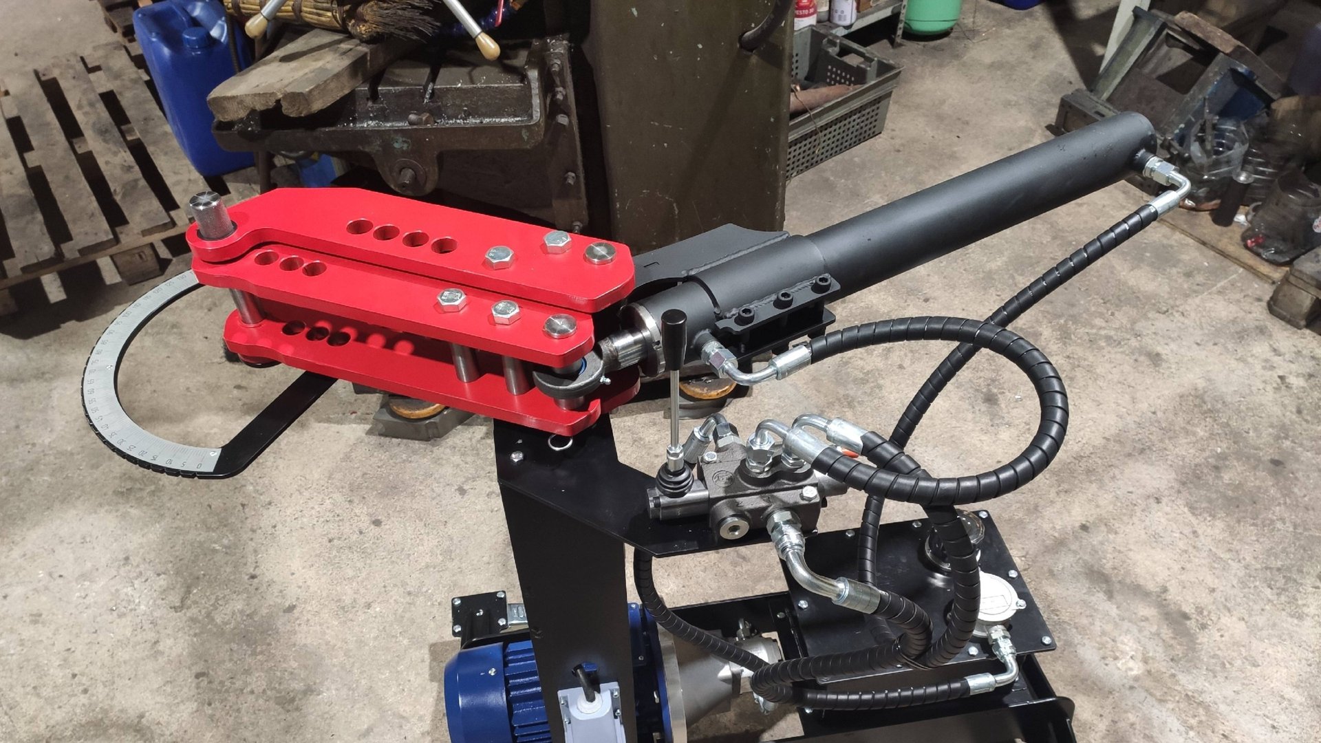 Гибка стальной трубы D=45x2.5 на гидравлическом трубогибе BigBender Mk35 смотреть онлайн