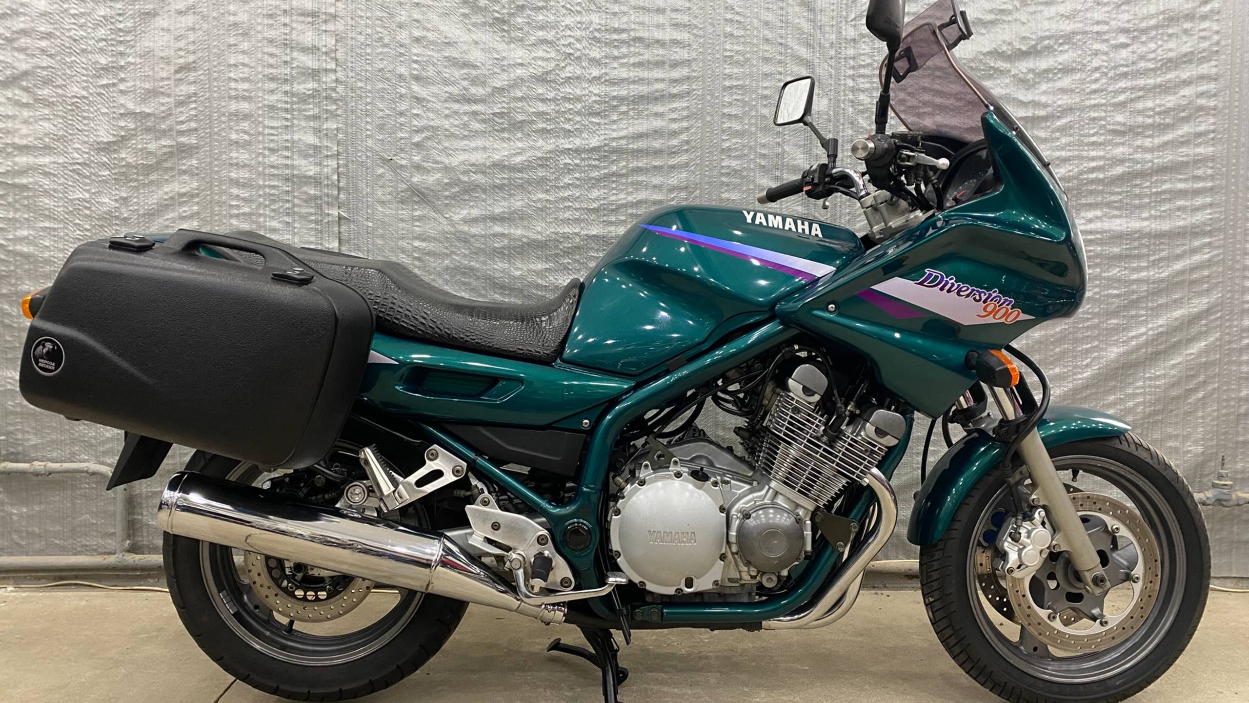 Осмотр Yamaha XJ900S Diversion (1997) смотреть онлайн