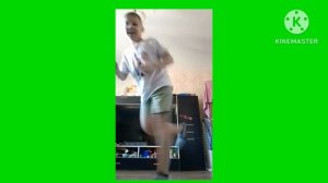 Серёжа бежит футаж на зелёном фоне