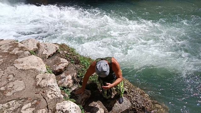 УМЫТЬСЯ ИЗ ГОРНОЙ РЕЧКИ смотреть онлайн