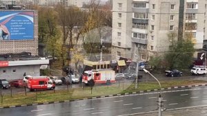 🚒 На Минаева загорелась вытяжка у шаурмичной. На месте работают спецслужбы.