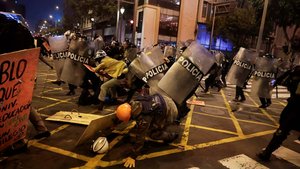 Митинги, жесткие столкновения и разгул преступности не утихают в Перу
