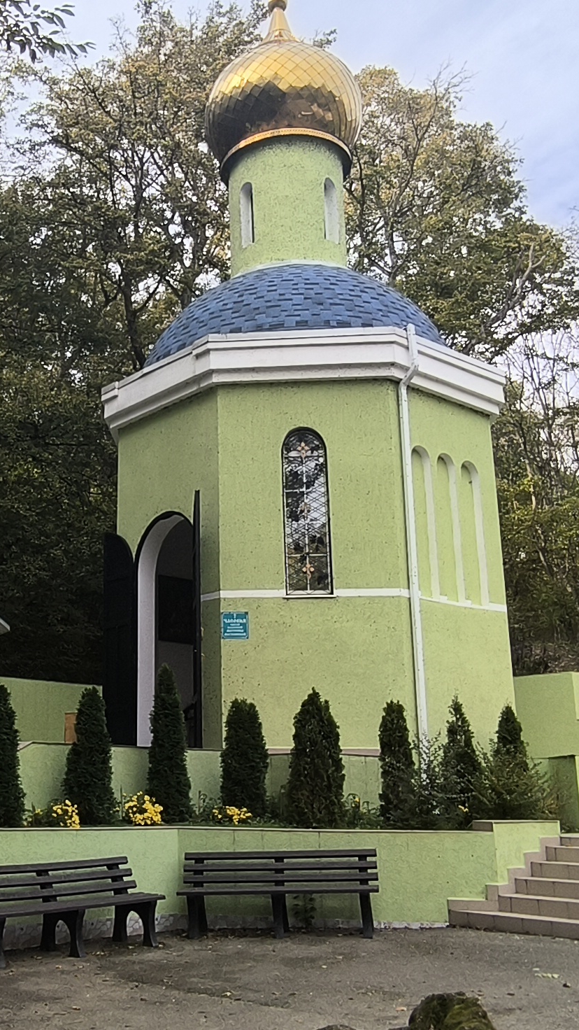 св. источник и часовня святой Матроны Московской возле хутора Школьный Крымский район.