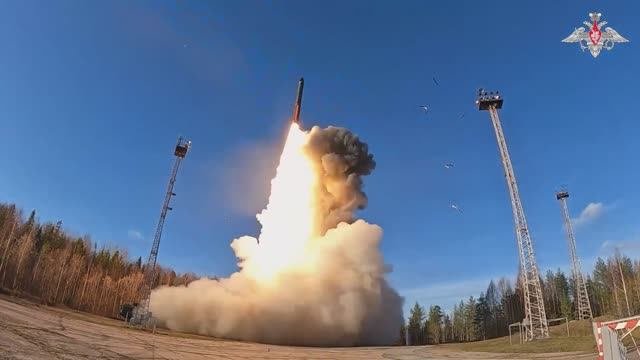 С космодрома «Плесецк» по полигону на Камчатке пуск межконтинентальной баллистической ракеты «Ярс»