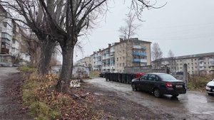 Дорогу к контейнерной площадке на 6-й линии проспекта Гагарина отсыпали асфальтовой крошкой