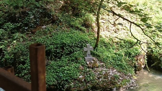 КРЕСТ НА ТРОПЕ смотреть онлайн