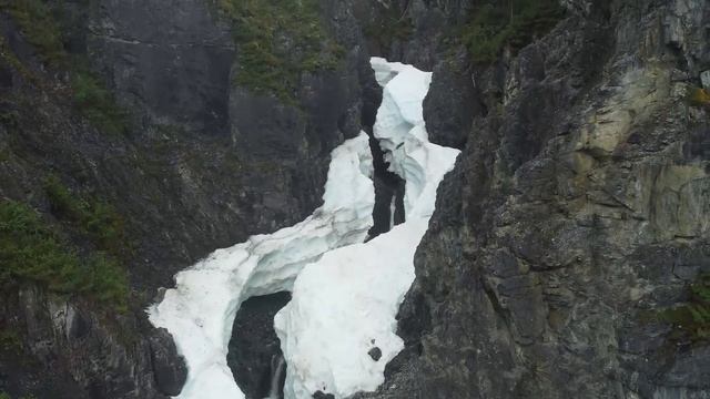 Ледяное ущелье Семи Хребтов
