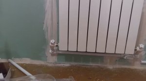 Начал делать новое пластиковое отопление .