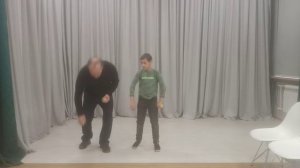 Трюки с участниками театральной студии "Апельсин".