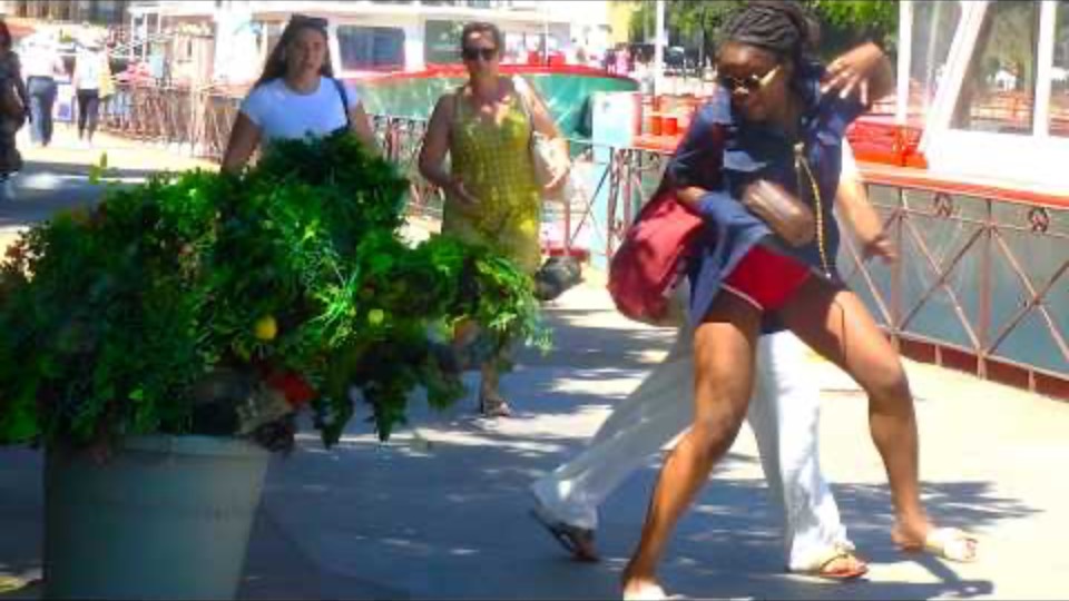 BUSHMAN PRANK, (THESE ARE THE FUNNIEST REACTIONS EVER FILMED) смотреть онлайн