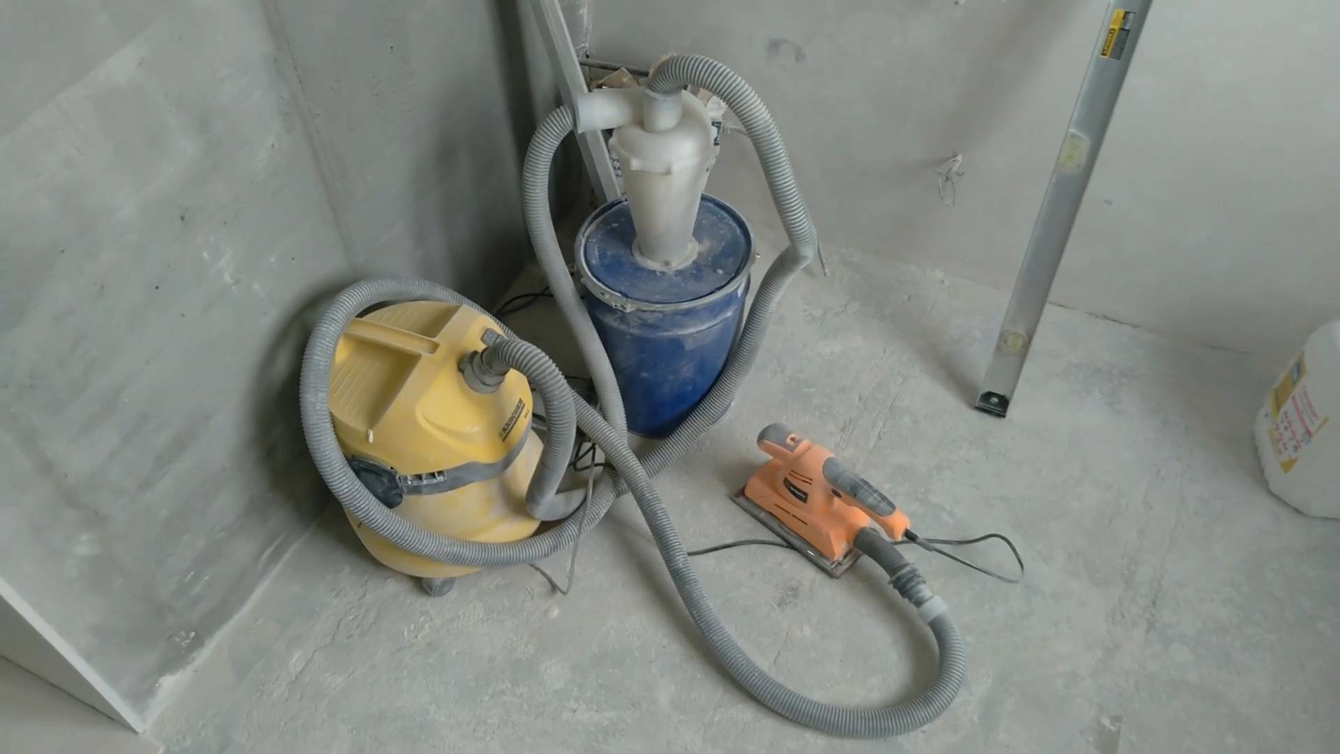 Шпаклевание, ещё один слой. Кухня. Ремонт хрущёвки своими руками.