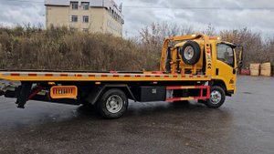 Видеообзор эвакуатор ISUZU ELF KV100 -600 Желтый  ISUZU ELF KV100 P700 P100 🚚ISUZU ELF2025-10-17 16