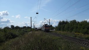 Электровоз ВЛ80с-1524 с грузовым поездом отравляется со станции Кудьма