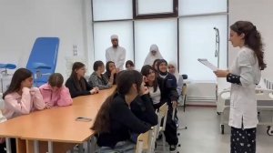 Профориентация в действии: школьники познакомились с профессией врача в РИМК им.Р.Д.Примова