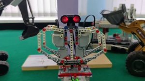 Объединение «Робототехника» поздравляет с днём отца