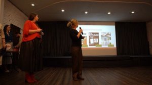 Татьяна Сергеевна делает презентацию нашего проекта "Керамика" на хабаровском вечере Благотворителей