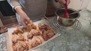Сочные и ароматные крылышки в духовке. Рецепт в медово-соевом соусе.