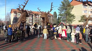 В Пойковском открыли детскую игровую площадку с национальным колоритом