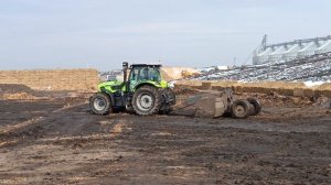 Трактор ZOOMLION PG2004 в работе со скрепером сельскохозяйственным Manco 8012