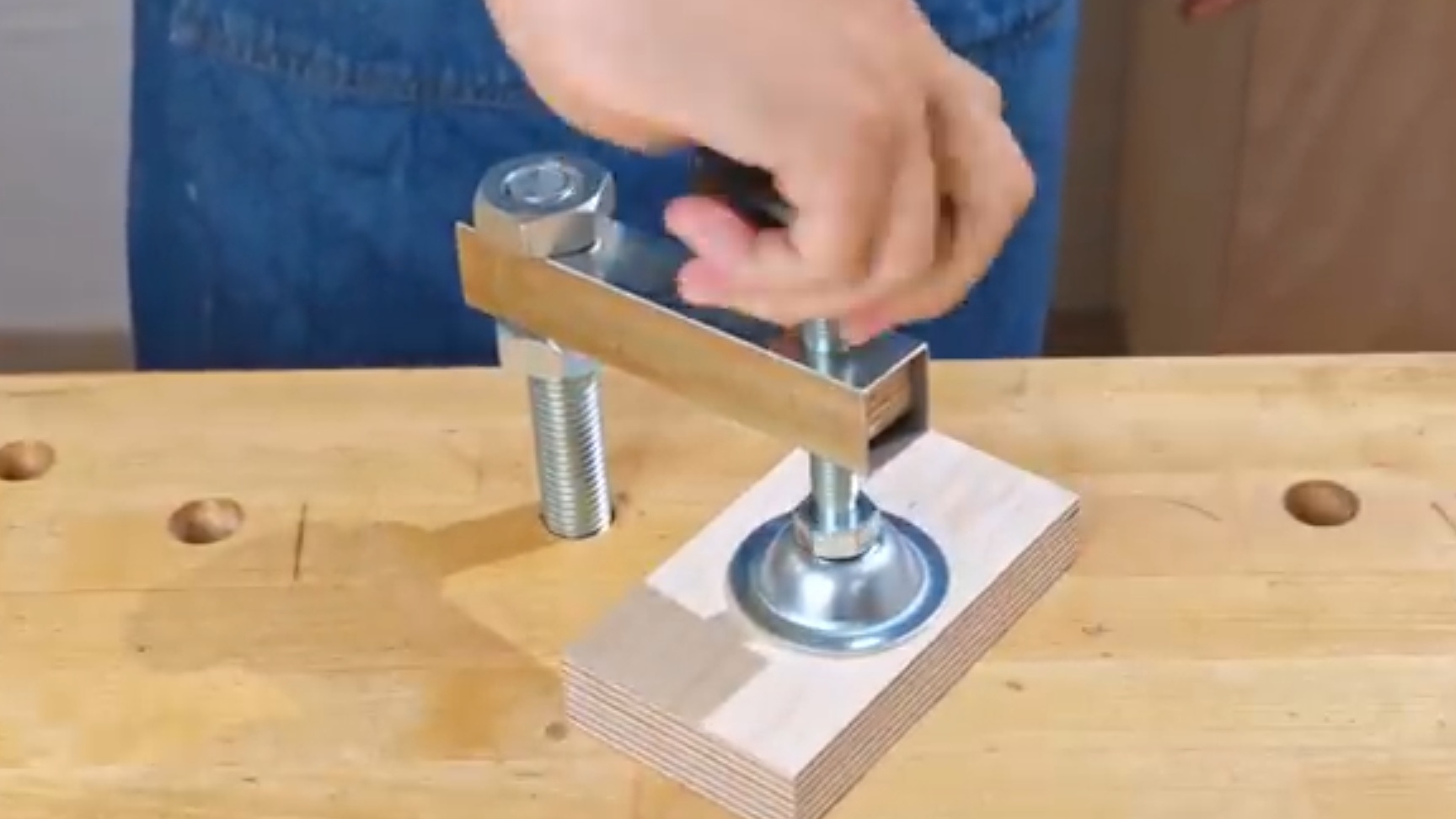 Бюджетный зажим.