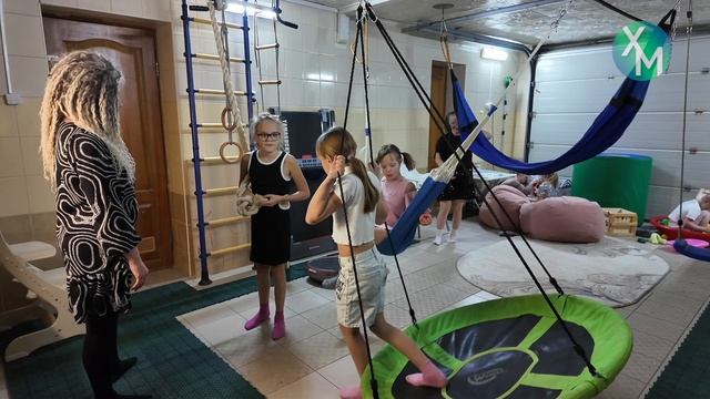 Актриса Эвелина Блёданс встретилась с семьей Шеверда из Ханты-Мансийска