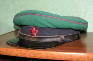 Стихотворение "Зеленая фуражка с той войны" | Рыбаков Алексей Львович | Читает автор. 2025 год.