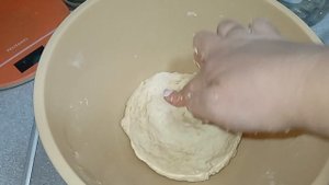 пеку батон в первый раз ( очень удачный рецепт) и жарю курицу/ кино,распаковка,болталка
