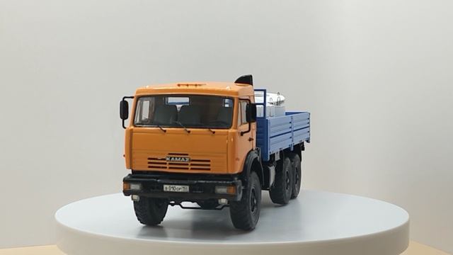 Камаз-43118 (оранжевый/синий) 1:43