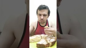 Обжор мукбанг, чаепитие, яблочный пирог Шарлотка, это очень вкусно