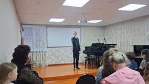 Песню "Учитель" исполняет Сержантов Илья