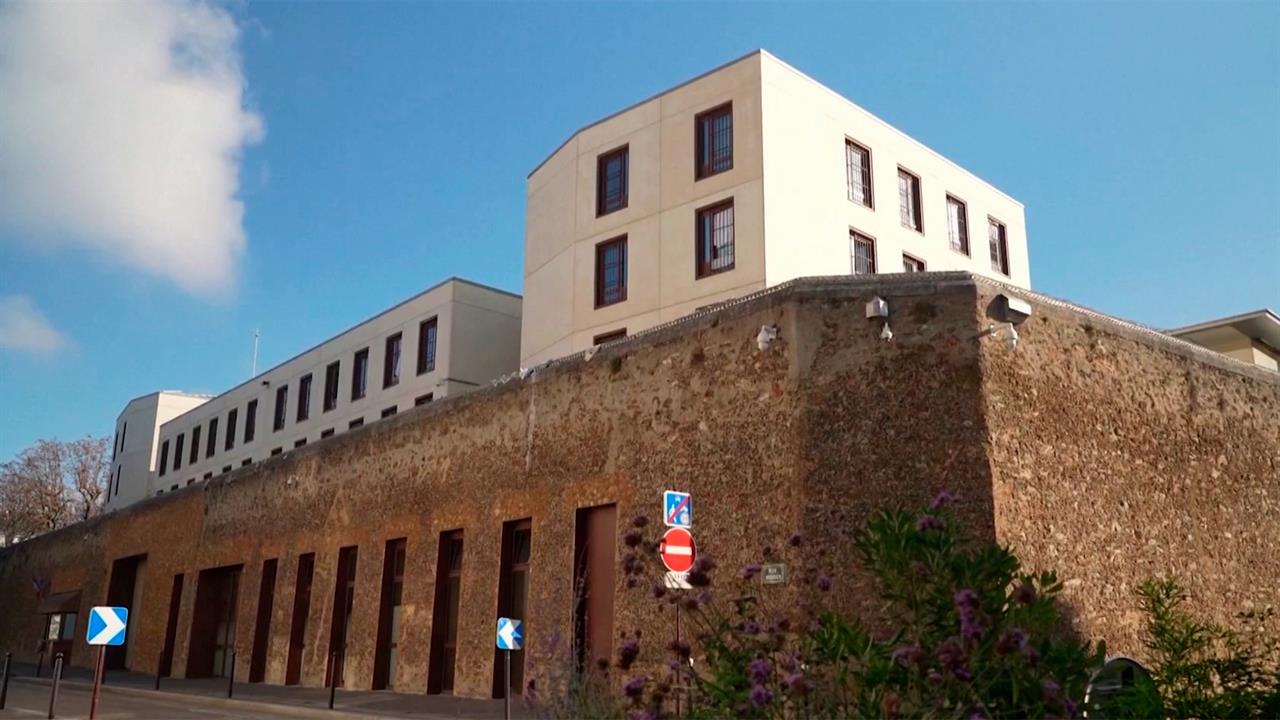 Бывшего президента Франции Николя Саркози перевели в тюрьме под усиленную охрану