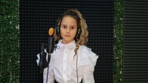 "Ангел и Я"( Виктория Шелковникова 7 лет), 
кавер Вика Старикова