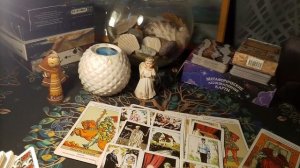 Расклад Таро-Кто скрывает от вас что то важное? 😎