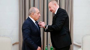Ильхам Алиев вручил первому заместителю премьер-министра республики Ягубу Эйюбову орден «Истиглал»