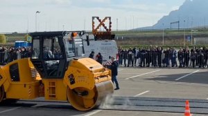 На Ставрополье показали работу беспилотного асфальтоукладчика