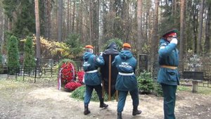 Венок от Громова Б.В. на могилу Лаптева В.Н