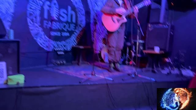 Клуб (бар) Fish Fabrikue Санкт-Петербург Ведущий Даниил и поёт Арки.