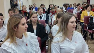 В Колпашеве школьникам вручили первые паспорта в рамках проекта «Мы — граждане России»