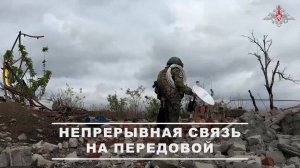 📱 Военные связисты группировки войск «Центр» обеспечивают командование передовых подразделений у...