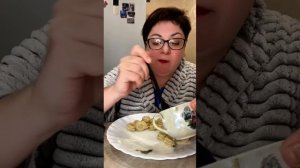 700 гр пельмешек с разными соусами , а всех лучше зашел соус, который есть невозможно/Мукбанг