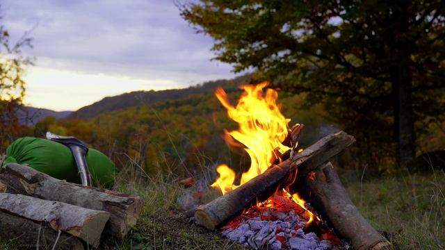 Осенний костёр 4К смотреть онлайн