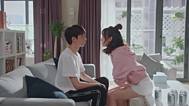 Влюбился в квартирантку, с которой делит жилье смотреть онлайн