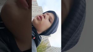 Слижу за братбратом.