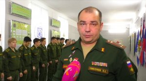 Курсанты Военного-учебного центра СВГУ в Магадане осваивают современное оружие в интерактивном тире
