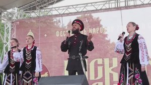 В 2025 году за каждой национальной общиной города закрепили по 2 школы