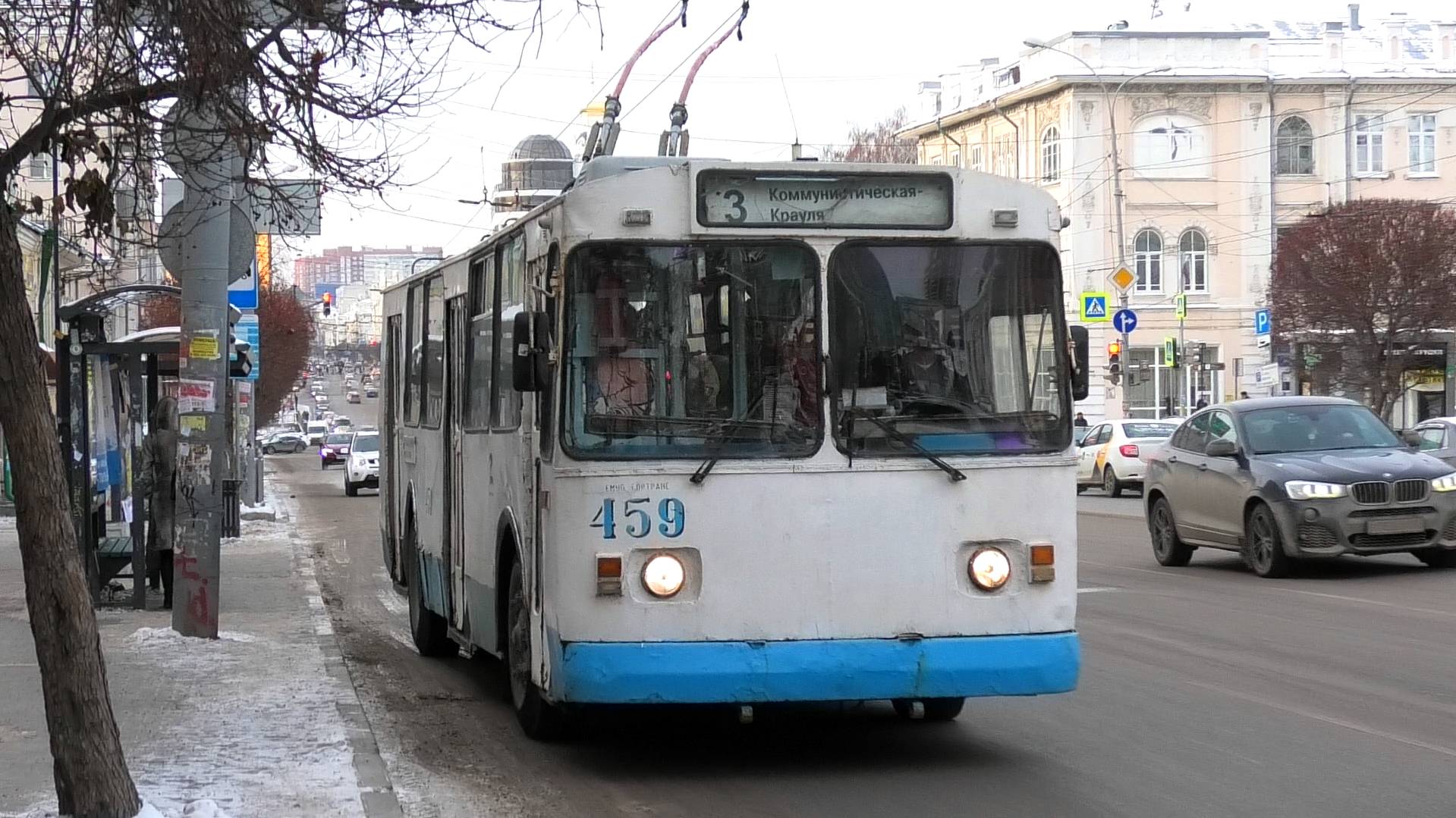 Троллейбус Екатеринбурга ЗиУ-68В [В00] борт. №459 маршрут 3 на остановке "Гостиница Центральная"
