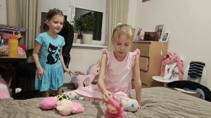 Мия и Камилла рассказывают сказки