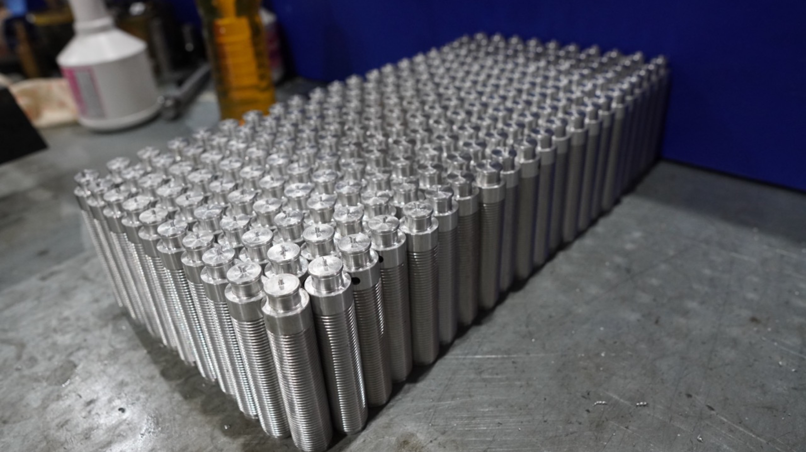 Корпус датчика из Д16. Нарезание резьбы, сверление приводом. смотреть онлайн