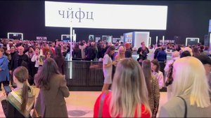 🚶♀️ Москва 2025: мода, красавицы и прогулка по Неделе моды! 🏙️